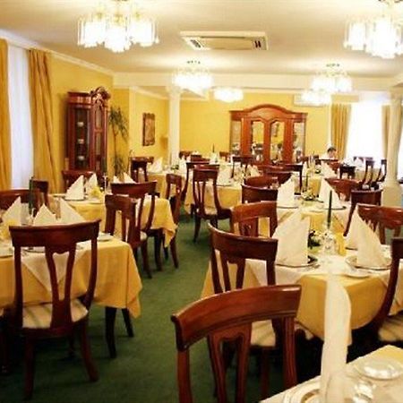 Monte-Nelly Hotel Bucarest Esterno foto