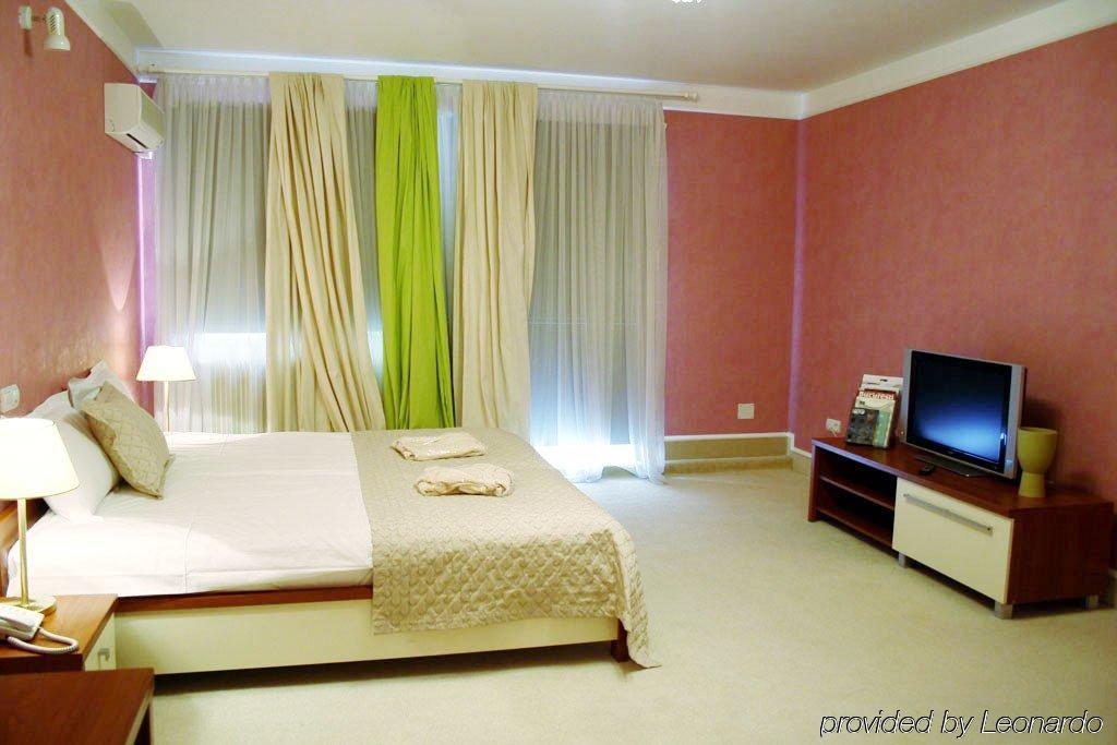 Monte-Nelly Hotel Bucarest Esterno foto