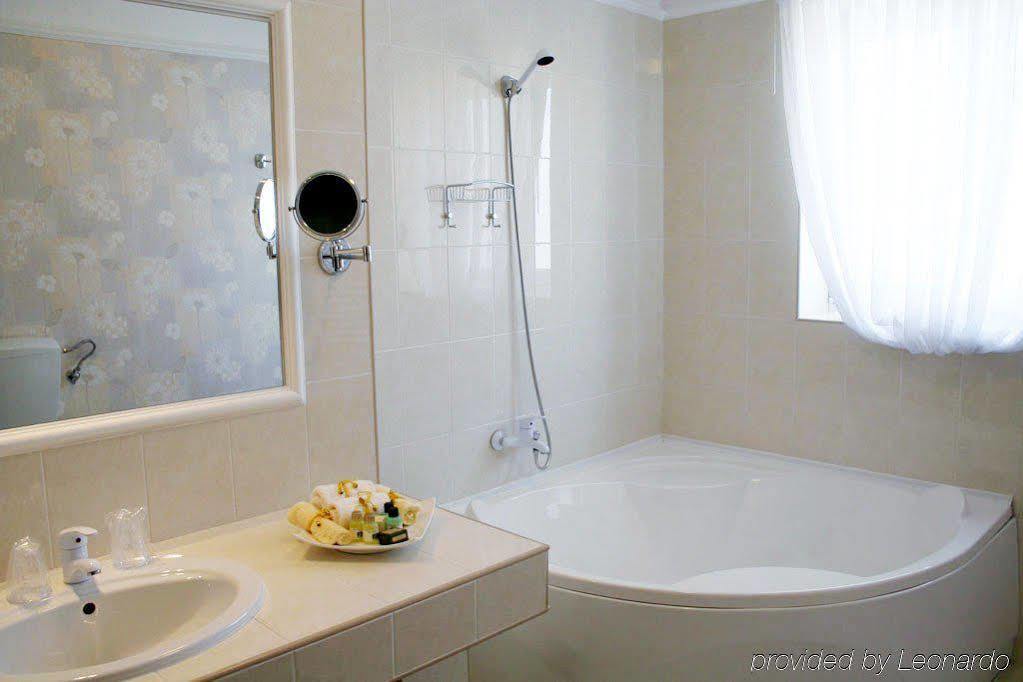Monte-Nelly Hotel Bucarest Esterno foto