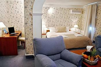 Monte-Nelly Hotel Bucarest Esterno foto