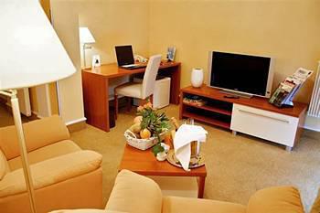 Monte-Nelly Hotel Bucarest Esterno foto